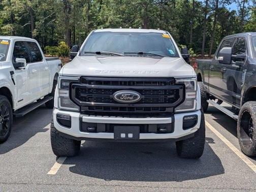 White 2022 Ford F-350 Lariat Super Duty