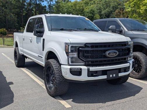 White 2022 Ford F-350 Lariat Super Duty