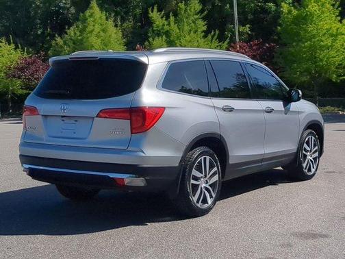 Lunar Silver Metallic 2018 Honda Pilot Elite