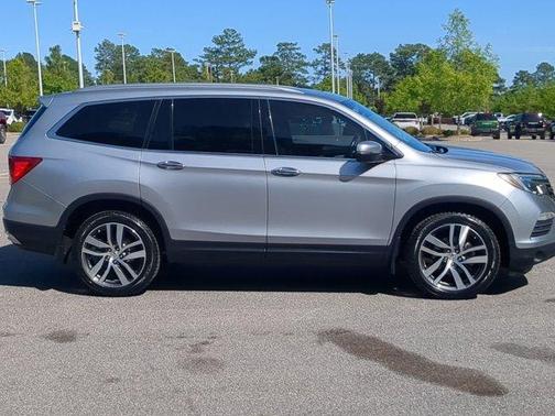 Lunar Silver Metallic 2018 Honda Pilot Elite