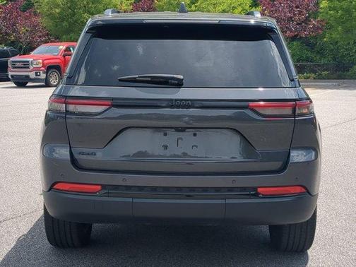 Metallic 2024 Jeep Grand Cherokee Laredo