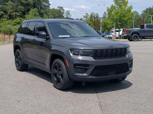 Metallic 2024 Jeep Grand Cherokee Laredo