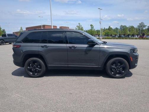 Metallic 2024 Jeep Grand Cherokee Laredo