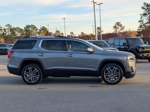 2022 GMC Acadia SLT