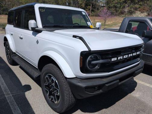 Oxford White 2025 Ford Bronco Outer Banks