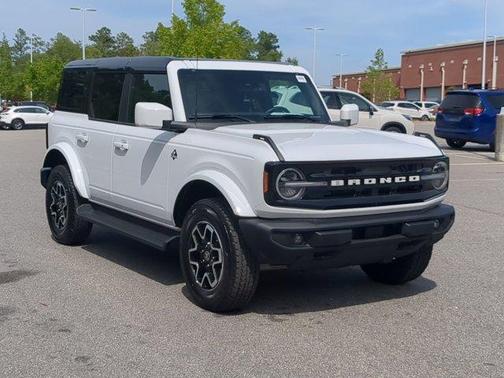 Oxford White 2025 Ford Bronco Outer Banks