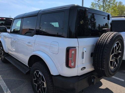 Oxford White 2025 Ford Bronco Outer Banks