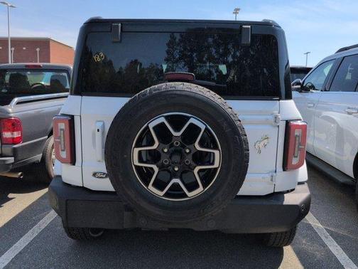 Oxford White 2025 Ford Bronco Outer Banks