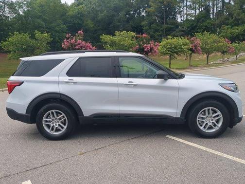 White Metallic 2026 Ford Explorer Active