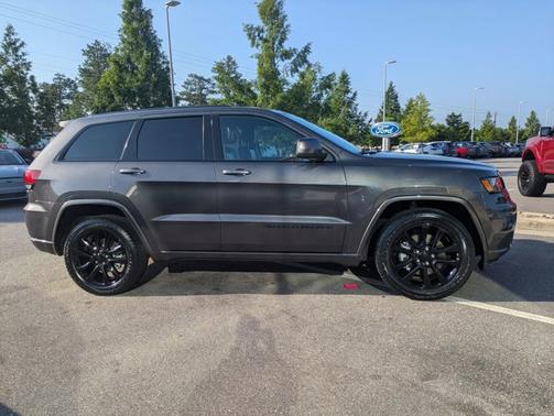 2021 Jeep Grand Cherokee LAREDO