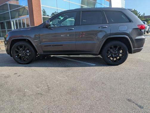 2021 Jeep Grand Cherokee LAREDO