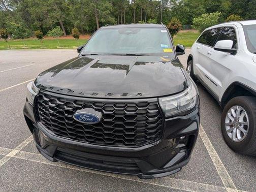 Black Metallic 2025 Ford Explorer ST-Line