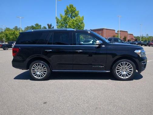 Black Metallic 2022 Ford Expedition Platinum