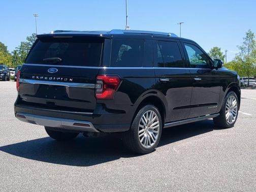Black Metallic 2022 Ford Expedition Platinum