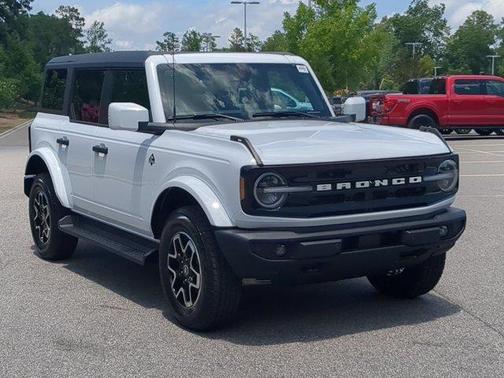 Oxford White 2026 Ford Bronco Outer Banks