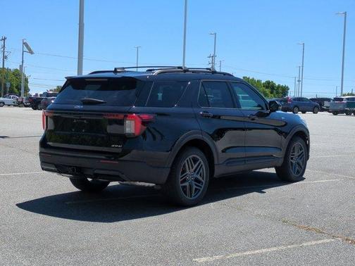 Black Metallic 2026 Ford Explorer ST-Line