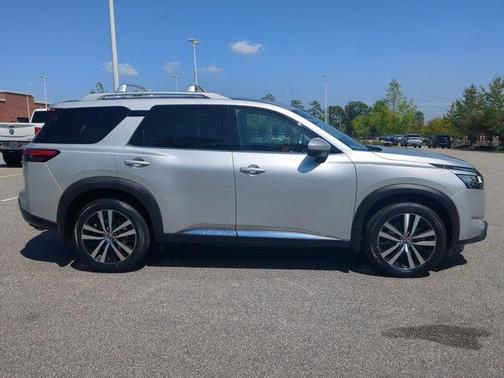Brilliant Silver Metallic 2024 Nissan Pathfinder Platinum