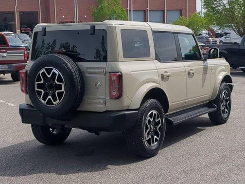 Beige 2025 Ford Bronco Outer Banks