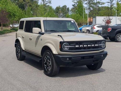 Beige 2025 Ford Bronco Outer Banks