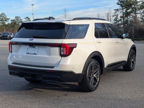 White Metallic 2026 Ford Explorer ST-Line