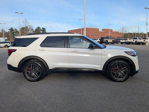 White Metallic 2026 Ford Explorer ST-Line