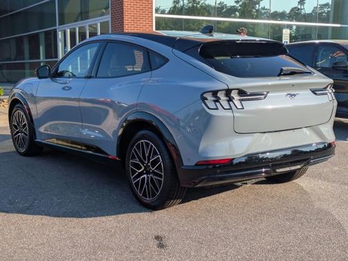 2024 Ford Mustang Mach-E PREMIUM