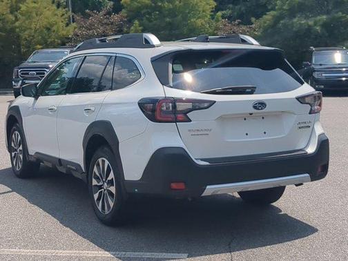 Crystal White Pearl 2023 Subaru Outback Touring XT