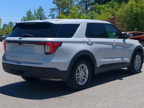 White Metallic 2026 Ford Explorer Active