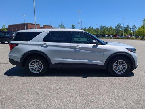 White Metallic 2026 Ford Explorer Active