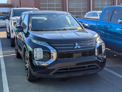 2022 Mitsubishi Outlander ES