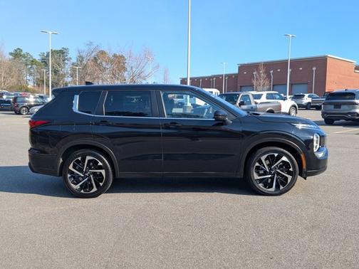 2022 Mitsubishi Outlander ES