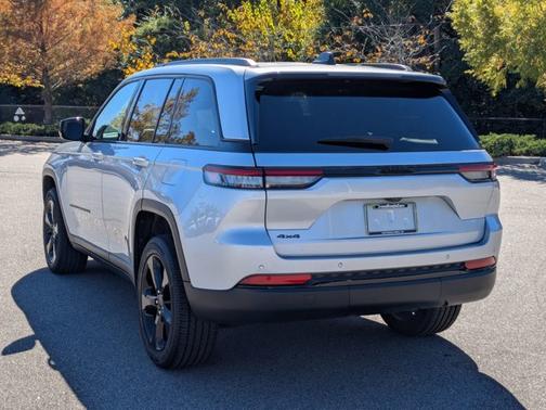 2023 Jeep Grand Cherokee LAREDO