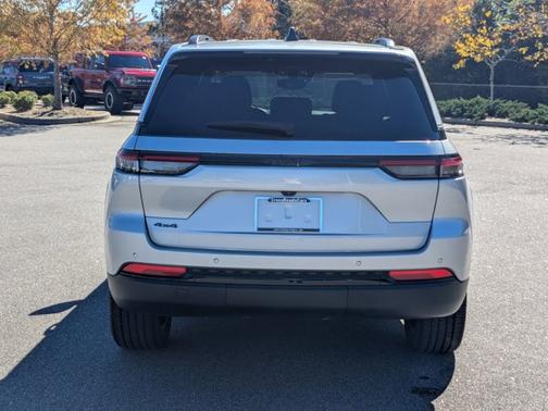 2023 Jeep Grand Cherokee LAREDO
