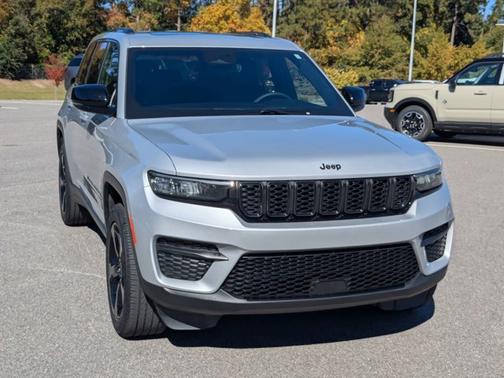 2023 Jeep Grand Cherokee LAREDO