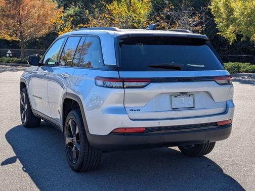 2023 Jeep Grand Cherokee LAREDO