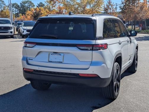 2023 Jeep Grand Cherokee LAREDO