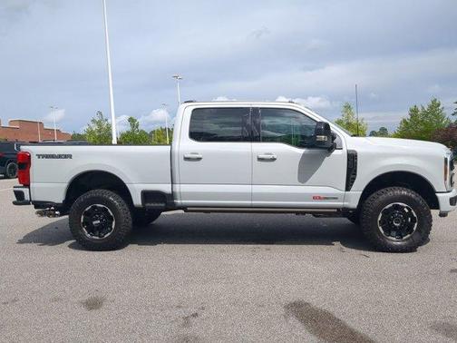 Avalanche 2026 Ford F-350 Platinum