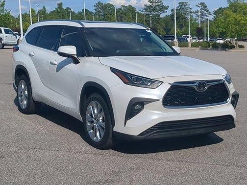 Pearl 2023 Toyota Highlander Limited