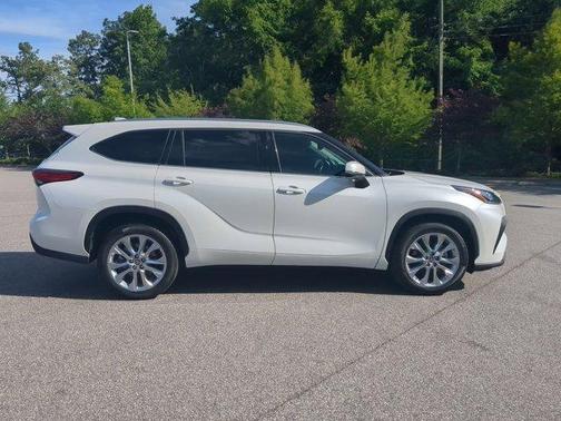 Pearl 2023 Toyota Highlander Limited