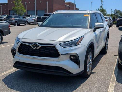 Pearl 2023 Toyota Highlander Limited