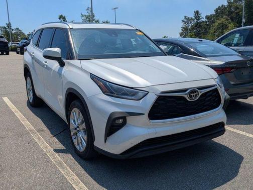 Pearl 2023 Toyota Highlander Limited