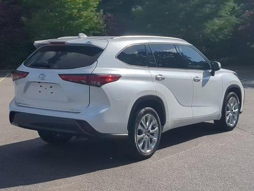 Pearl 2023 Toyota Highlander Limited