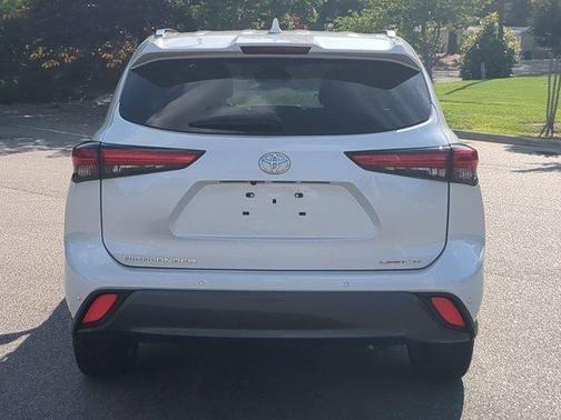 Pearl 2023 Toyota Highlander Limited