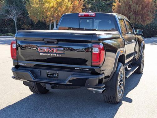 2023 GMC Canyon DENALI