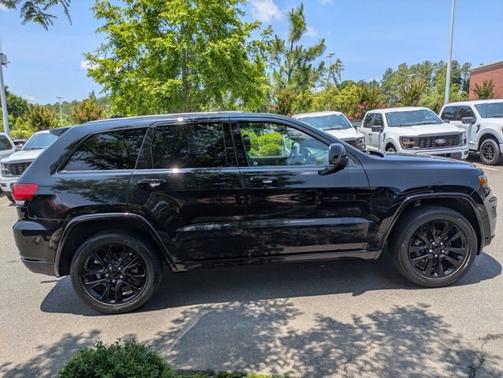 2019 Jeep Grand Cherokee LAREDO