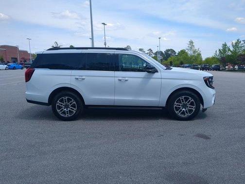 Oxford White 2025 Ford Expedition Active