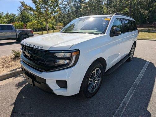 Oxford White 2025 Ford Expedition Active
