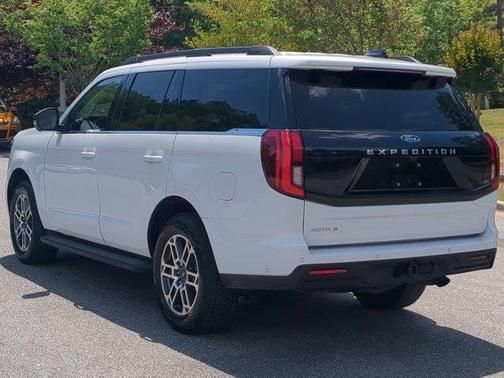 Oxford White 2025 Ford Expedition Active