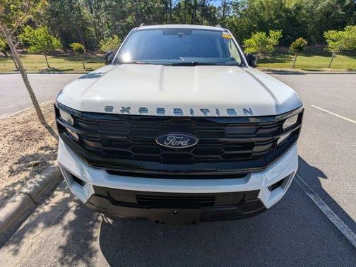 Oxford White 2025 Ford Expedition Active