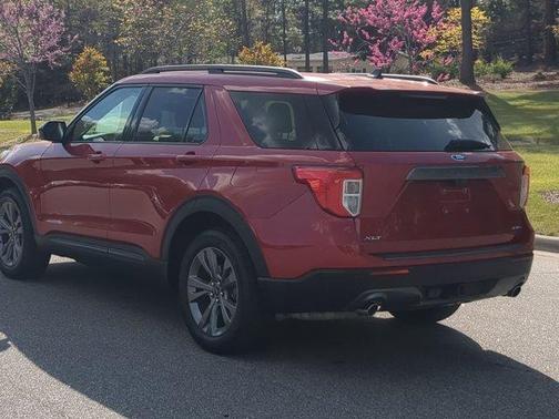 Rapid Red Metallic Tinted Clearcoat 2022 Ford Explorer XLT